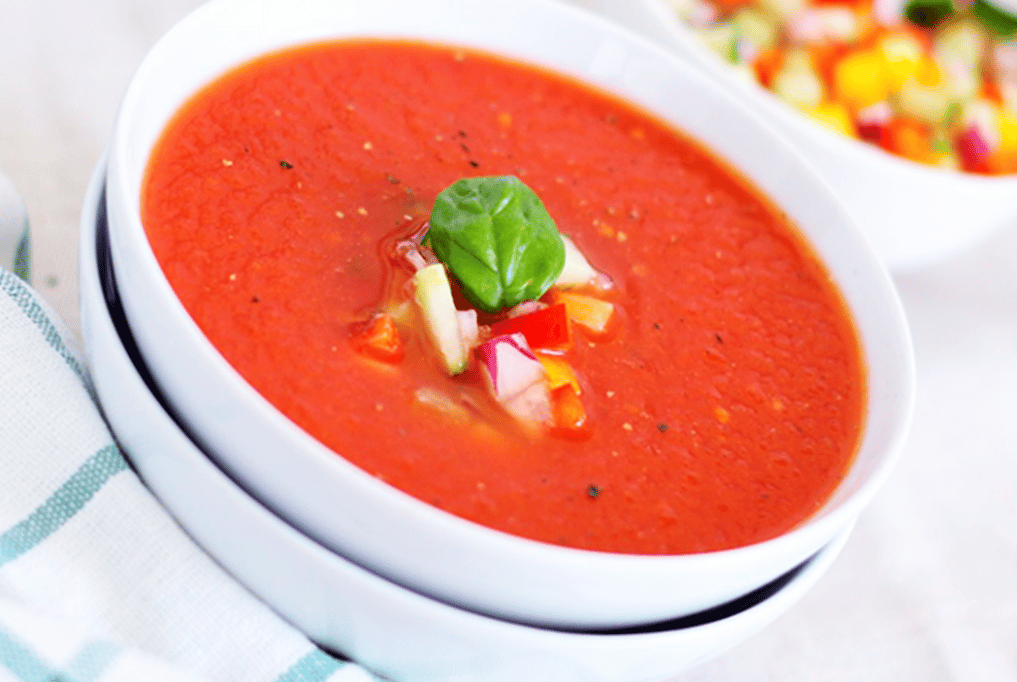 Sopa de tomate y maíz